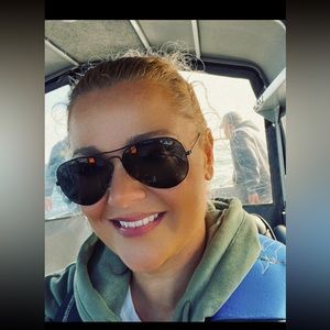 Meet your Posher, Suzanne